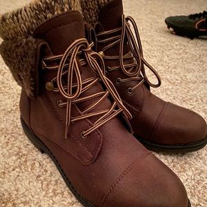 White mountain boots